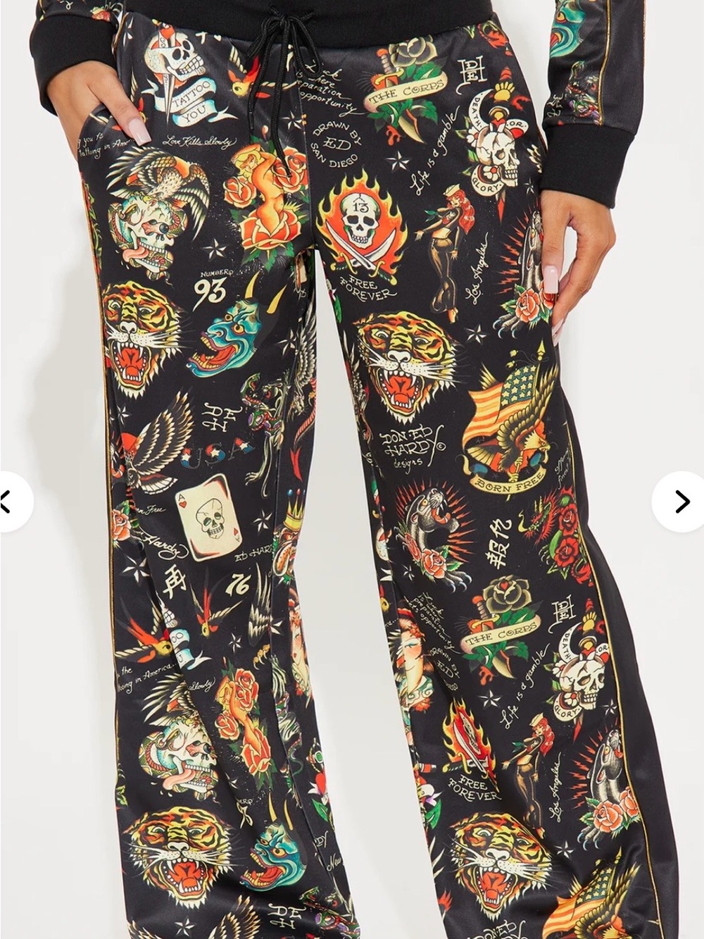 Ed Hardy Black Tattoo-Print Joggers with White Cropped Logo Tee - Picture 2 of 10